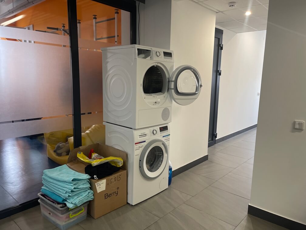 Коридорът се превръща в перално помещение